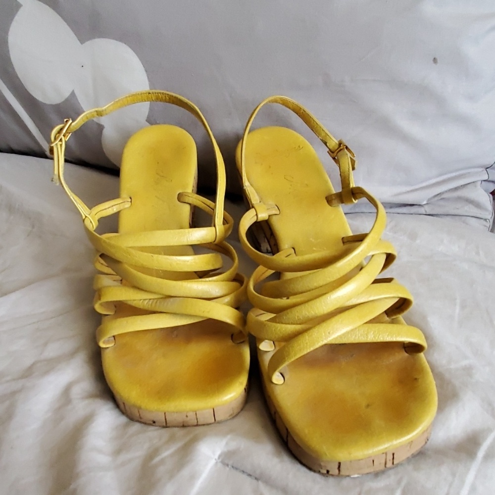 Vintage Saks Fifth Avenue sandals. 7